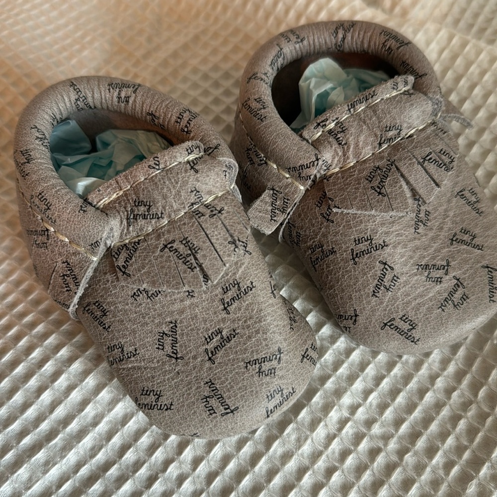 Freshly Picked FP Girls Crib Moccasins Soft Shoes Tiny Feminist Size 1